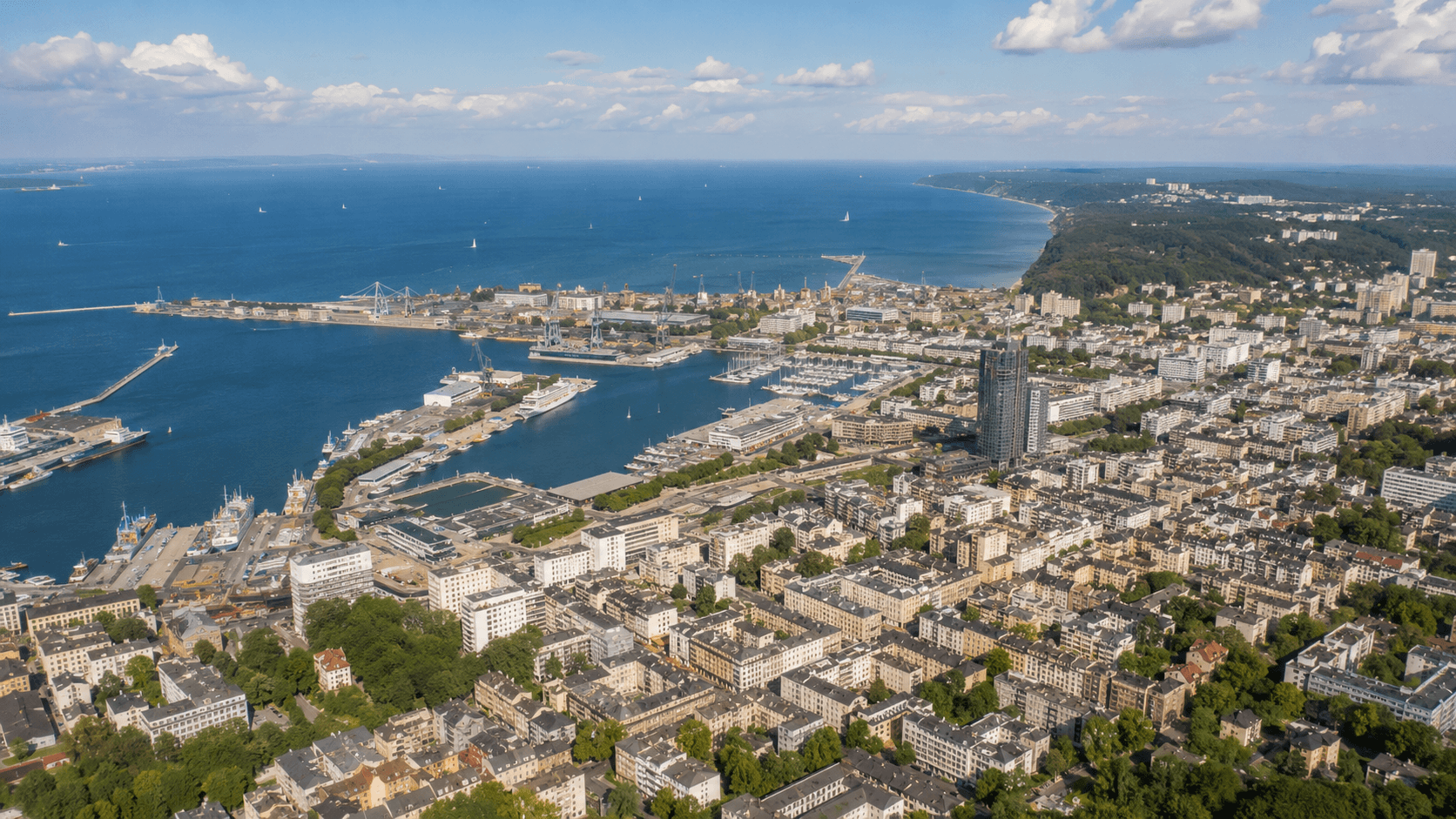 Portowe miasto widziane z lotu ptaka